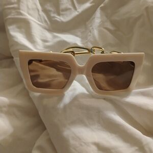 Chic Cream Sunglasses